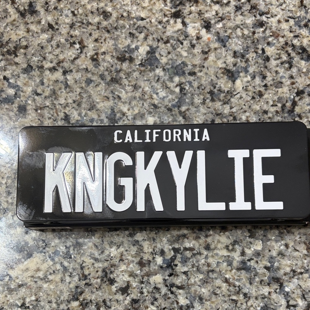 KNGKYLIE California Eyeshadow Makeup Palette 10 Shades NIB